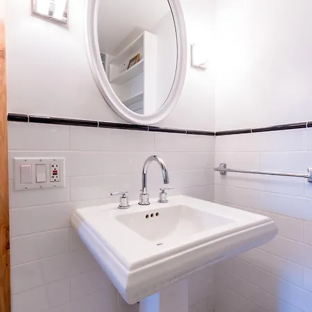 2 Bedrooms With A Private Bathroom In Lovely Home New York Exterior photo
