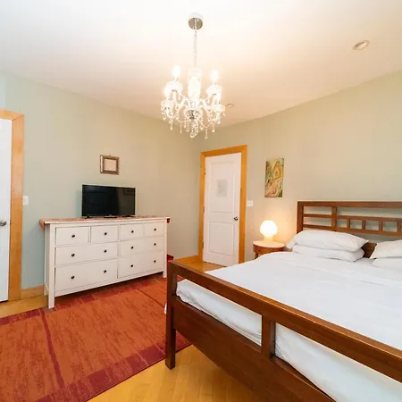 2 Bedrooms With A Private Bathroom In Lovely Home New York Exterior photo