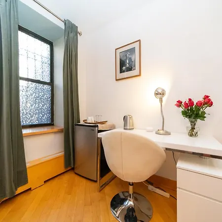 2 Bedrooms With A Private Bathroom In Lovely Home New York Exterior photo
